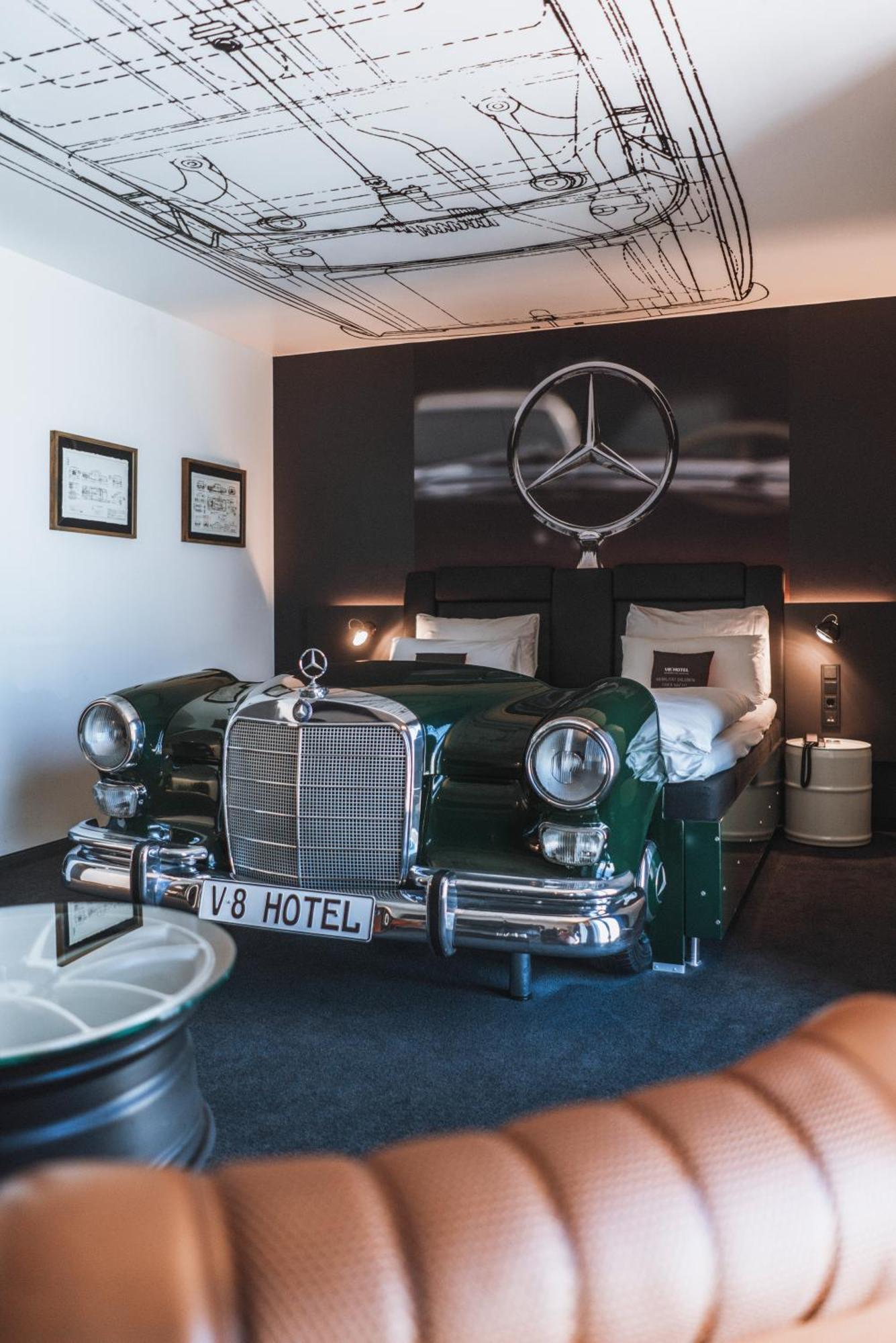 V8 Hotel Koeln At Motorworld Екстериор снимка