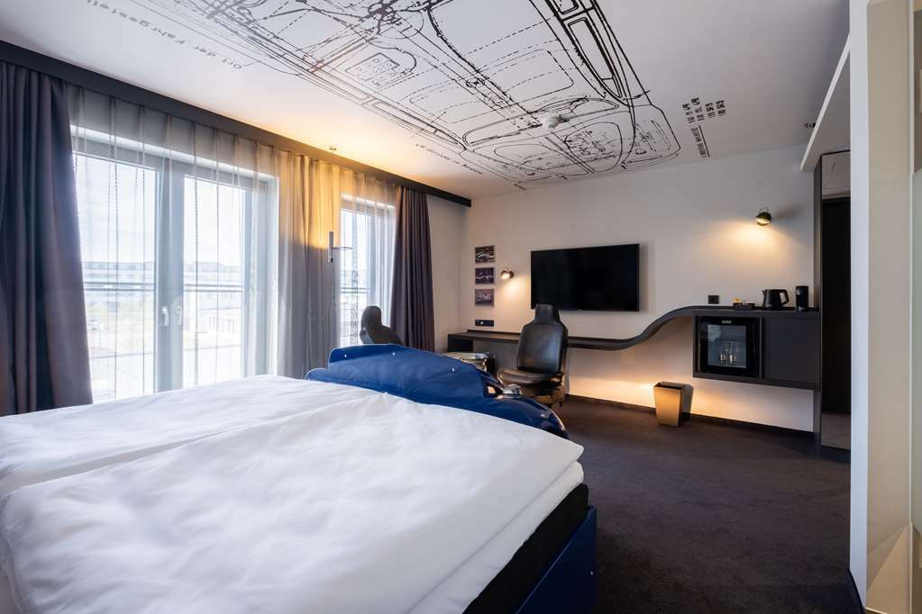 V8 Hotel Koeln At Motorworld Стая снимка
