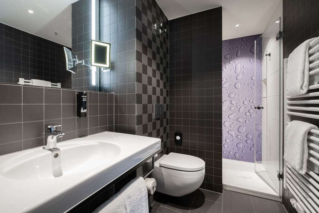 V8 Hotel Koeln At Motorworld Стая снимка