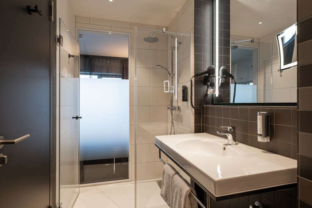V8 Hotel Koeln At Motorworld Стая снимка