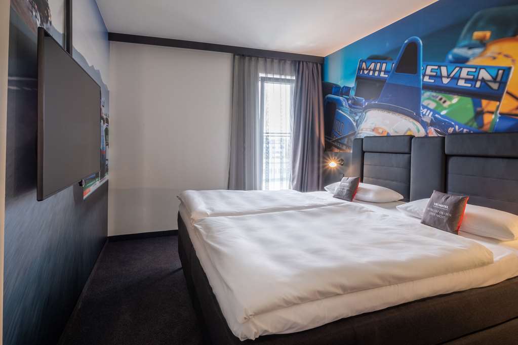 V8 Hotel Koeln At Motorworld Стая снимка